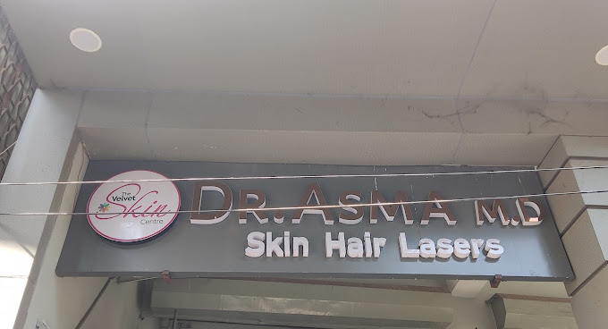Skin specialist in Thakurganj providing acne and scar treatments
